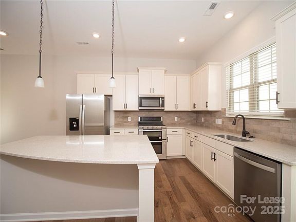 2nd image of 1139 Doveridge St