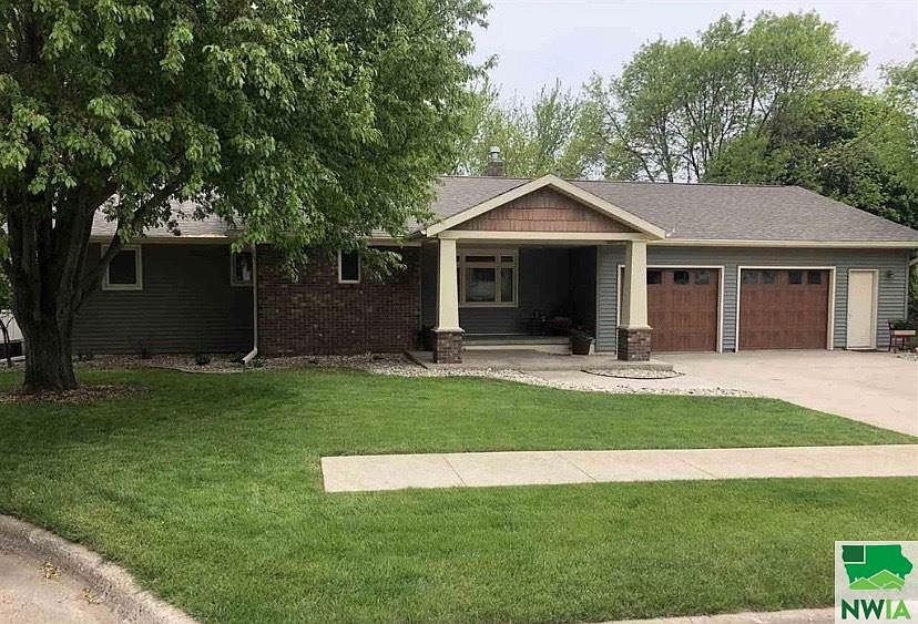 1st image of 30 Laura Dr