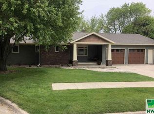 30 Laura Dr, Le Mars, IA 51031