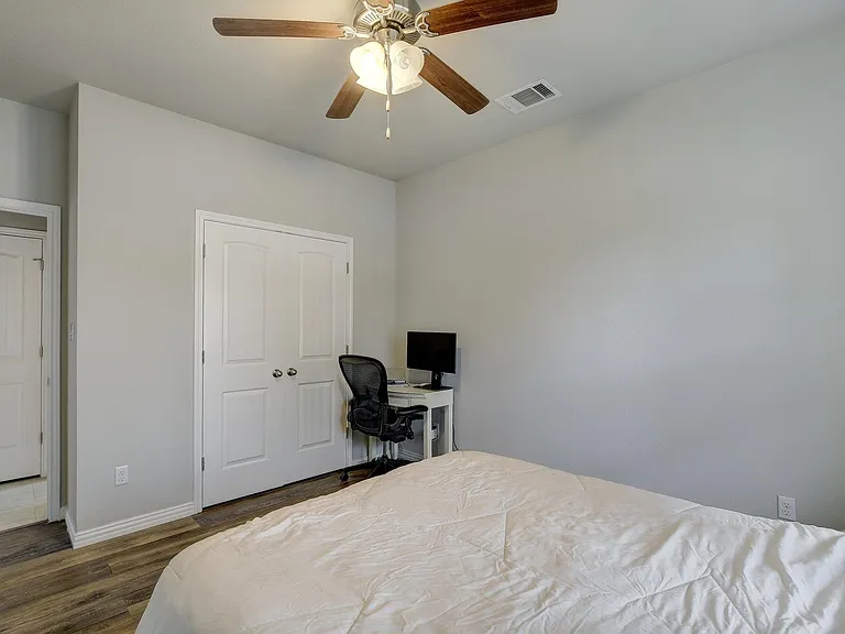 518 Stonewood Ln — Photo 16