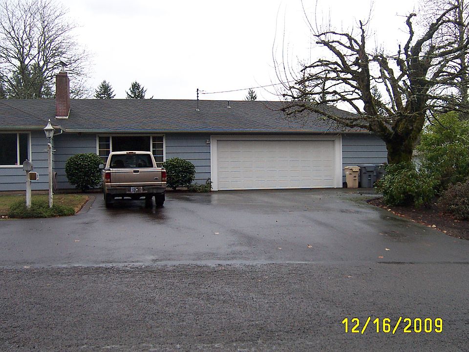 2nd image of 140 NW Green Acres Ln