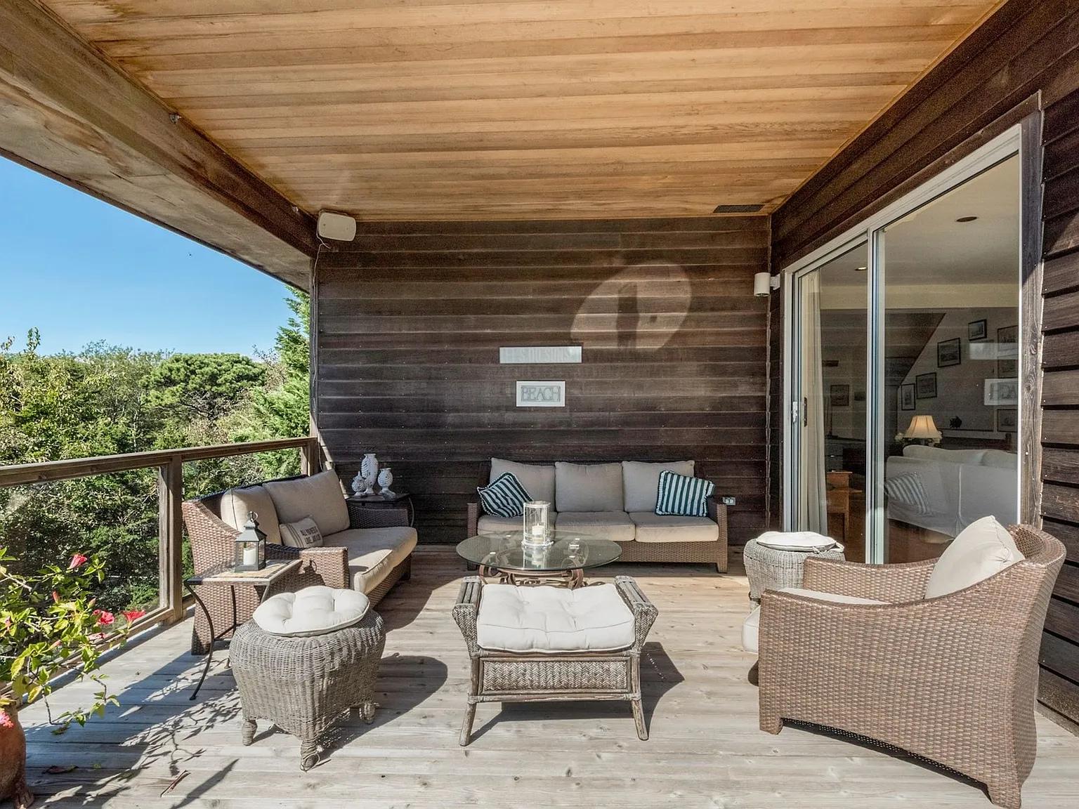 Very Private Waterfront With Pool and Tennis — Photo 4