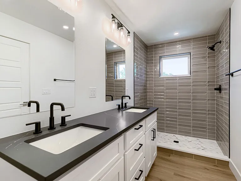 2750 S Cherokee St — Photo 13