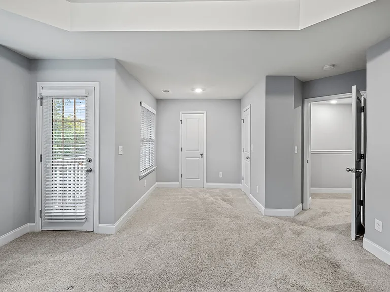 2570 Castellan Dr — Photo 33