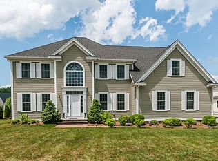 4 Meeting House Cir, Bedford, MA 01730