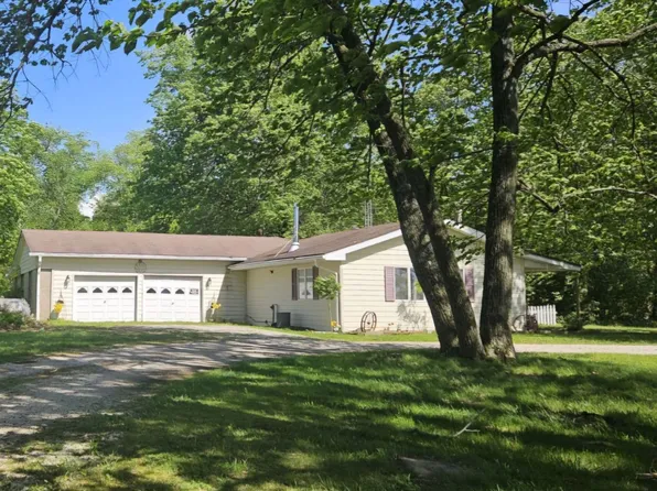 3372 Deerfield Rd, Clinton, IL 61727