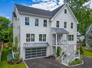 71 Benson Pl, Fairfield, CT 06824