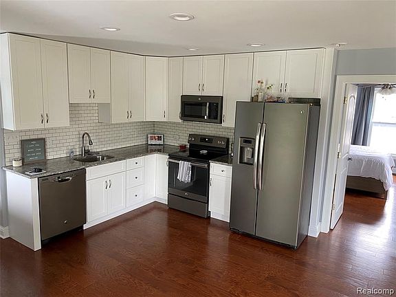 4th image of 412 Starkweather St