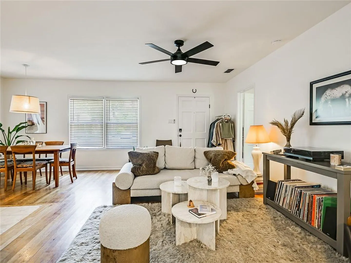 Classic 2 Bed House in Historic Hancock Neighborhood — Photo 2