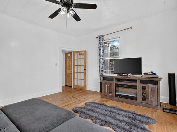 3rd image of 141 Kearney St