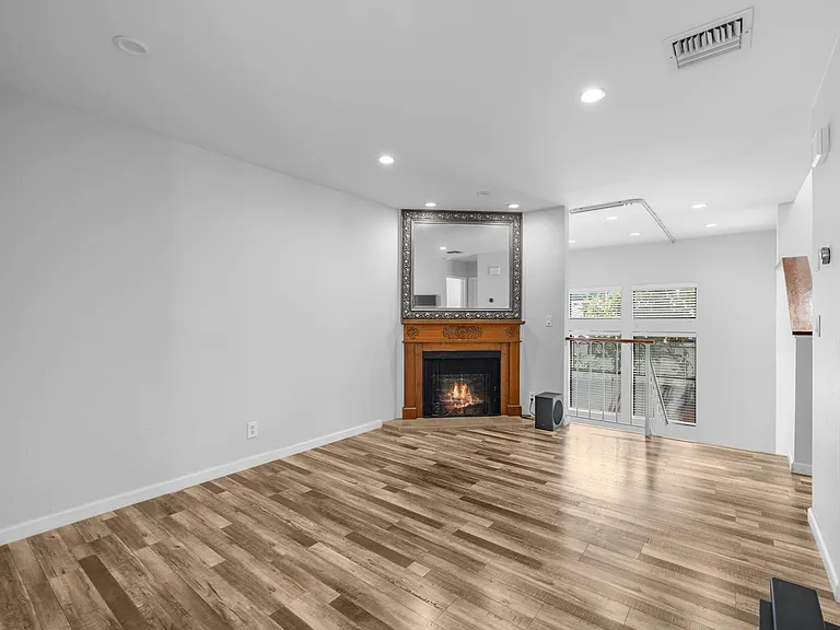 412 N Bushnell Ave #C — Photo 7