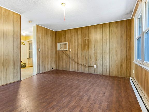 4th image of 703 Old Stagecoach Rd