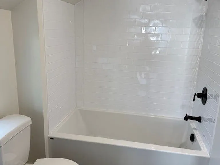 250-Edgewater 7-Plex — Photo 5