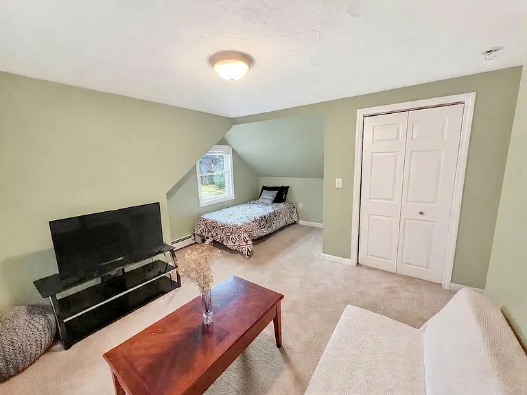 136 Oak St — Photo 16