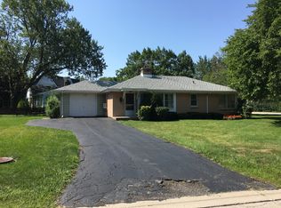 2201 Robincrest Ln, Glenview, IL 60025