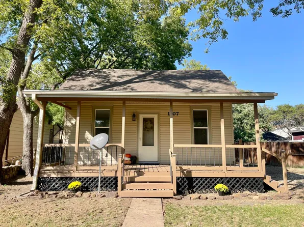 1107 Gypsum Ave, Salina, KS 67401