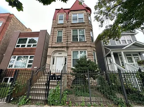 1215 N Rockwell St #3 Photo 1