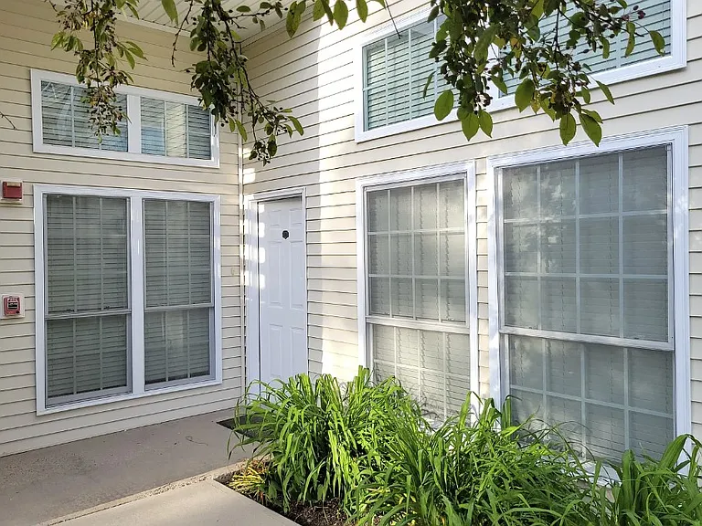 131 Carriage Crossing Ln #131 — Photo 3