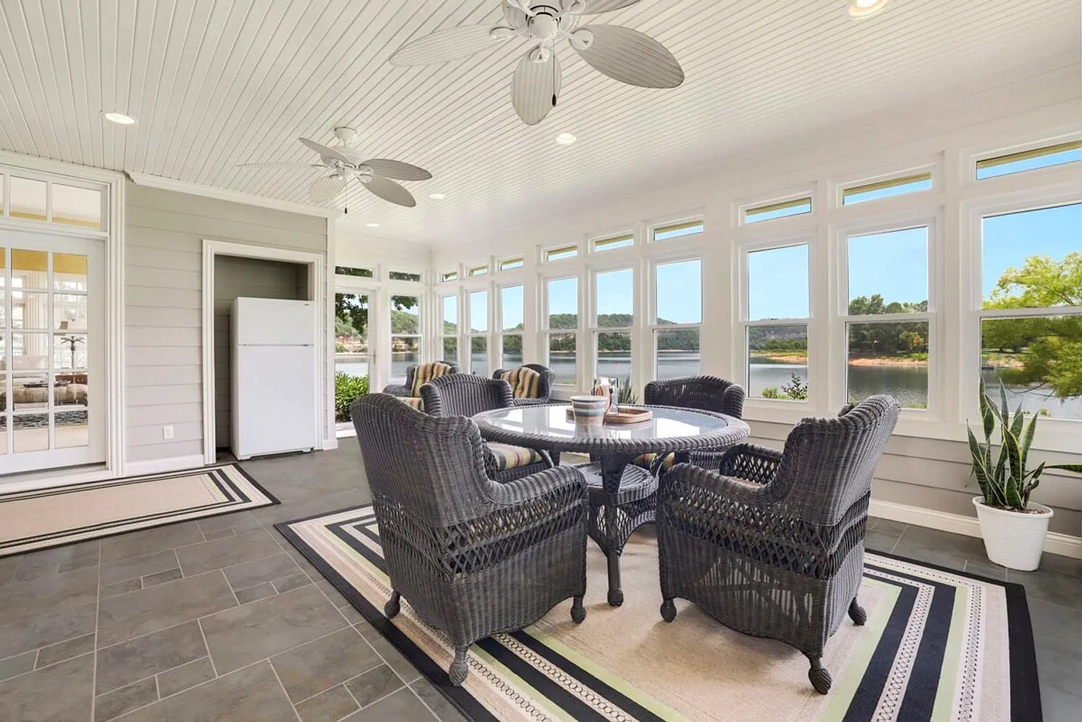 4 bed, 4.0 bath, 4230 sqft, $12,074 — Photo 4