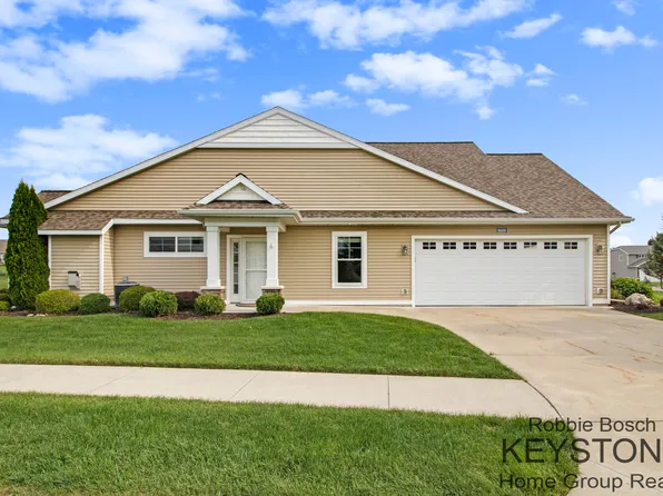 6600 Potters Wheel Dr SE, Caledonia, MI 49316