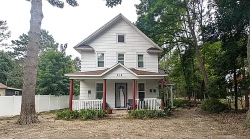 218 N Baldwin St Photo 1