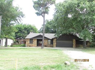 2790 W Country Club Rd, Claremore, OK 74019