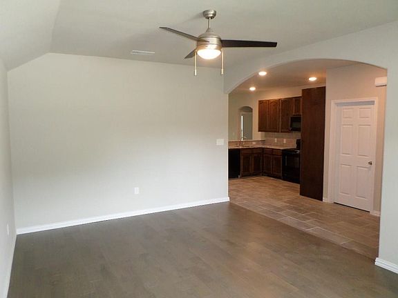 5th image of 2024 W East Roberts St