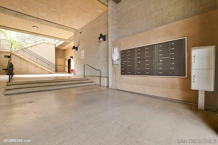 801 W Hawthorn St W #400 — Photo 21