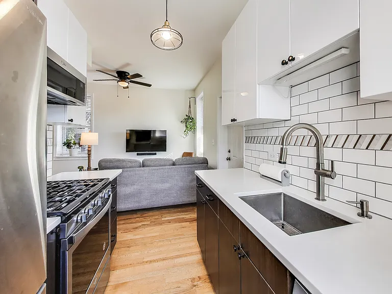 2255 W 24th St #201 — Photo 11
