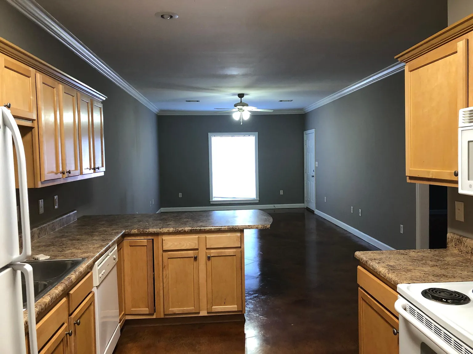 3 bed, 1100 sqft, $1,100 — Photo 3