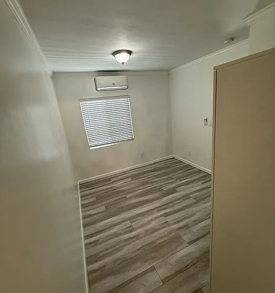 2922 S Budlong Ave #7 — Photo 5