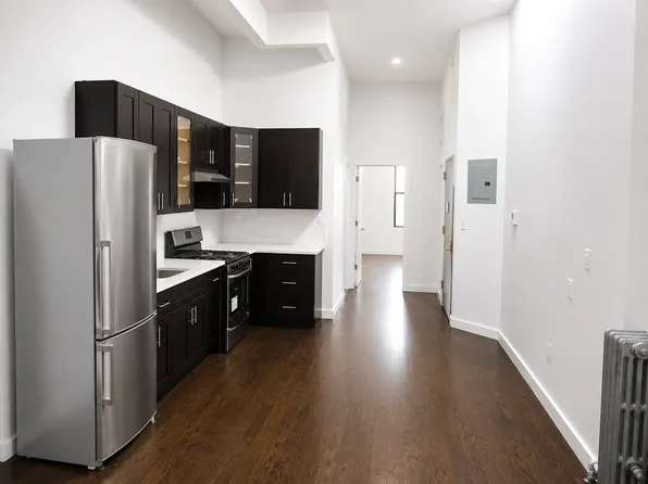 886 Franklin Avenue image 1 of 7