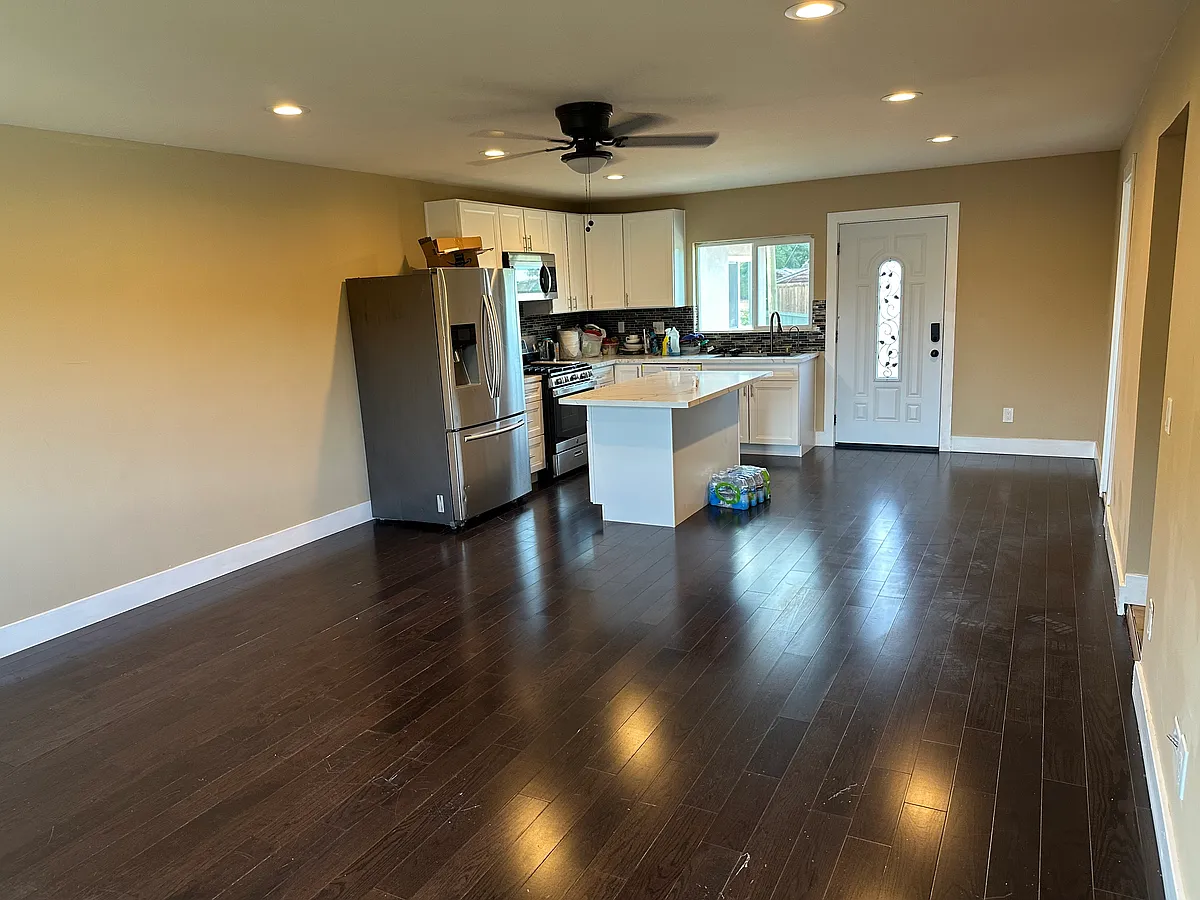 Building Photo - 3669 Calavo Dr