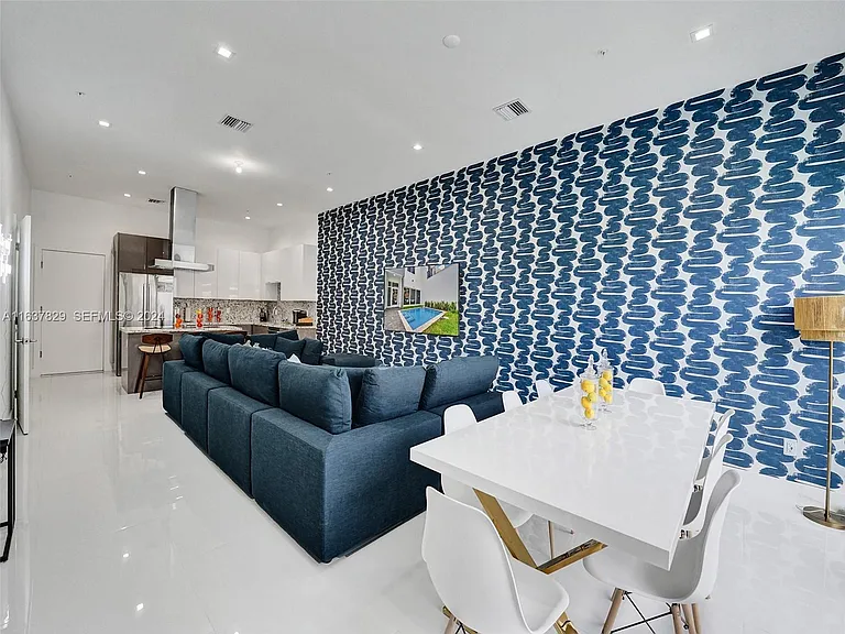 1222 NE 15th Ave — Photo 10