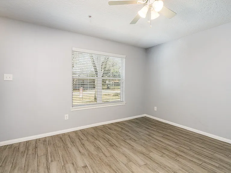 207 N Poplar St #B — Photo 12