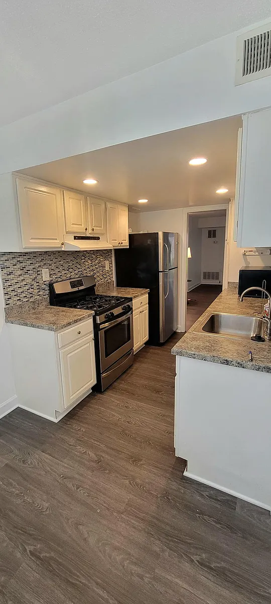Kitchen - 5249 W Running Brook Rd #102