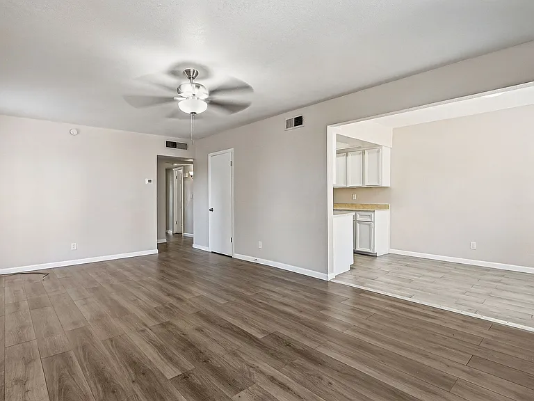 10604 Springwood Dr #D — Photo 6