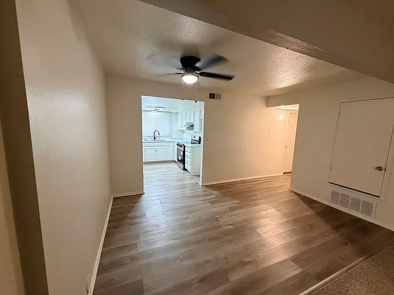 The Addison Apartment — Photo 29