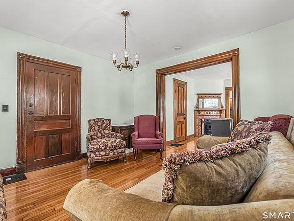 4th image of 520 William Street