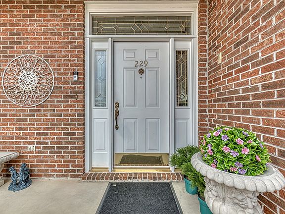 4th image of 229 Country Meadow Cir