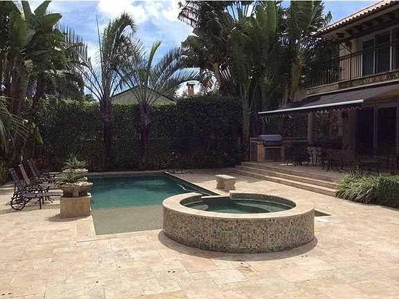 3rd image of 520 Poinciana Dr