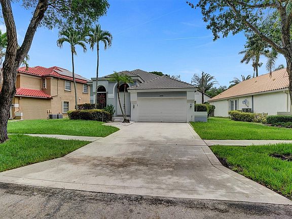 3rd image of 10433 Santiago Street