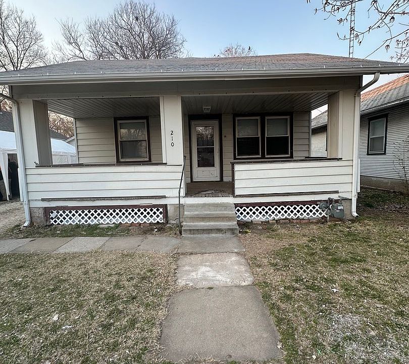 1st image of 210 W Republic Ave
