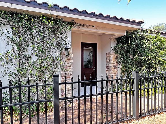 5th image of 1303 Villas Dr