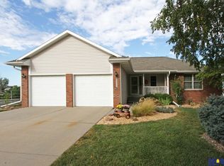 6949 Glass Ridge Dr, Lincoln, NE 68526