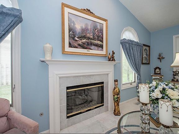 3rd image of 5231 Parkhurst Dr