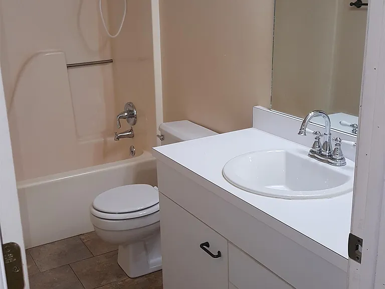 3607 E 42nd St — Photo 10