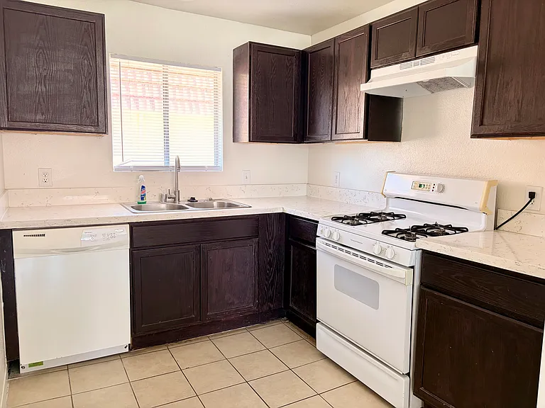 1717 Cordoba Ln #D — Photo 8