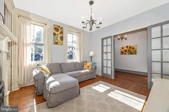 3 bed, 1.5 bath, 1440 sqft, $2,695 — Photo 2