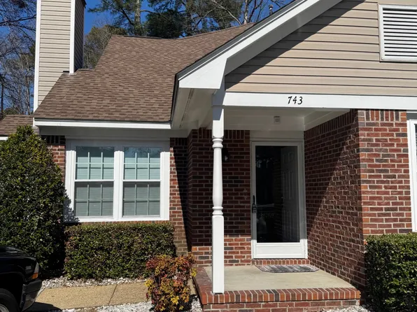 743 Mashie Ct, Newport News, VA 23602